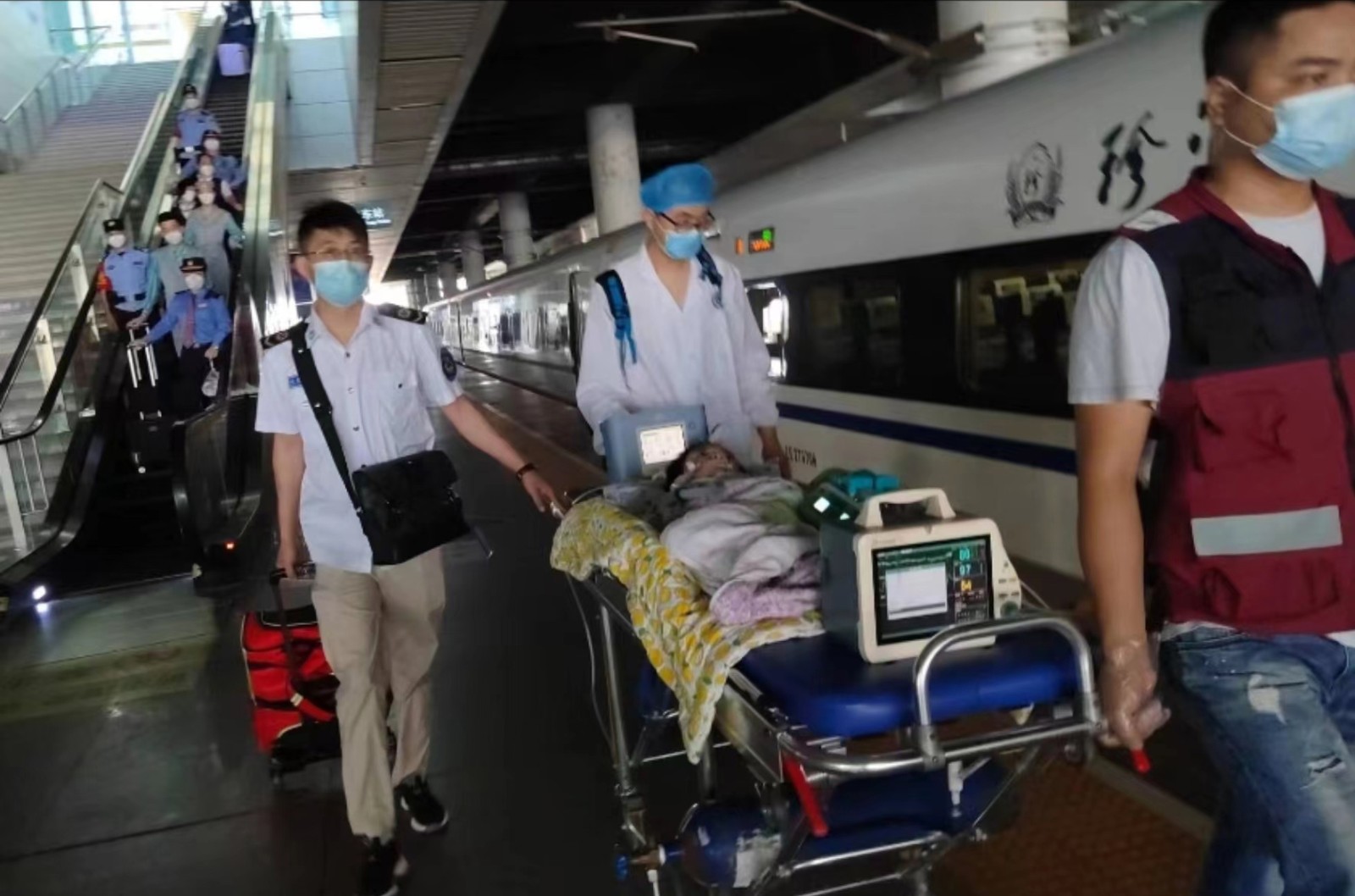 关岭高铁转运公司